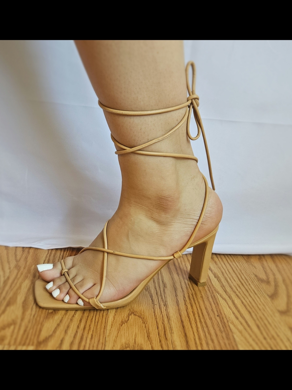Billini Nude Lace Up Strappy Block Heel Sandals Square Toe US 5 EUC - Picture 10 of 11